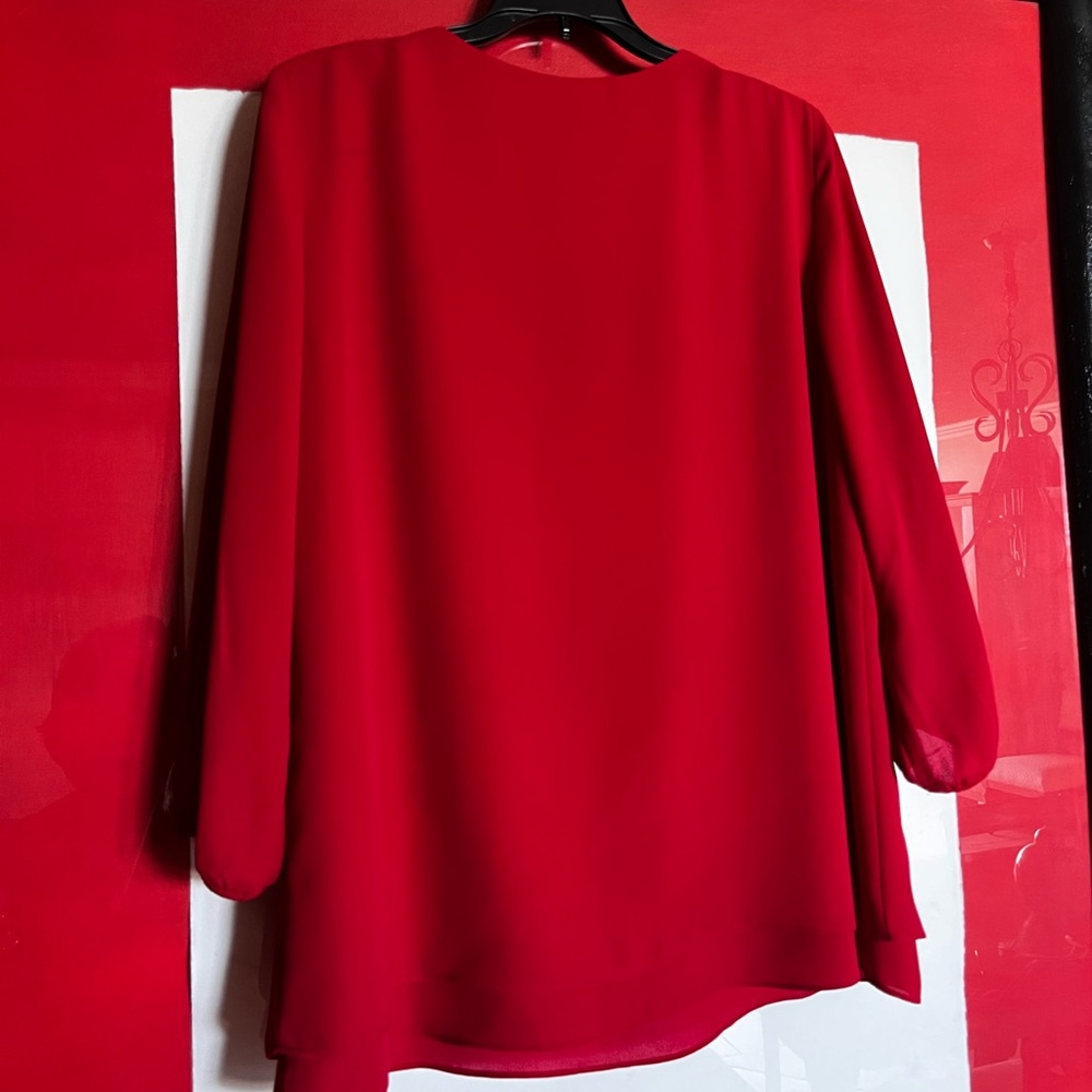 Vibrant red v open neck long sleeve blouse Emma & Olivia - Picture 2 of 7